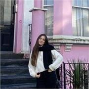 Poseo el título C1 de Cambridge. Graduada en Magisterio infantil Internacional